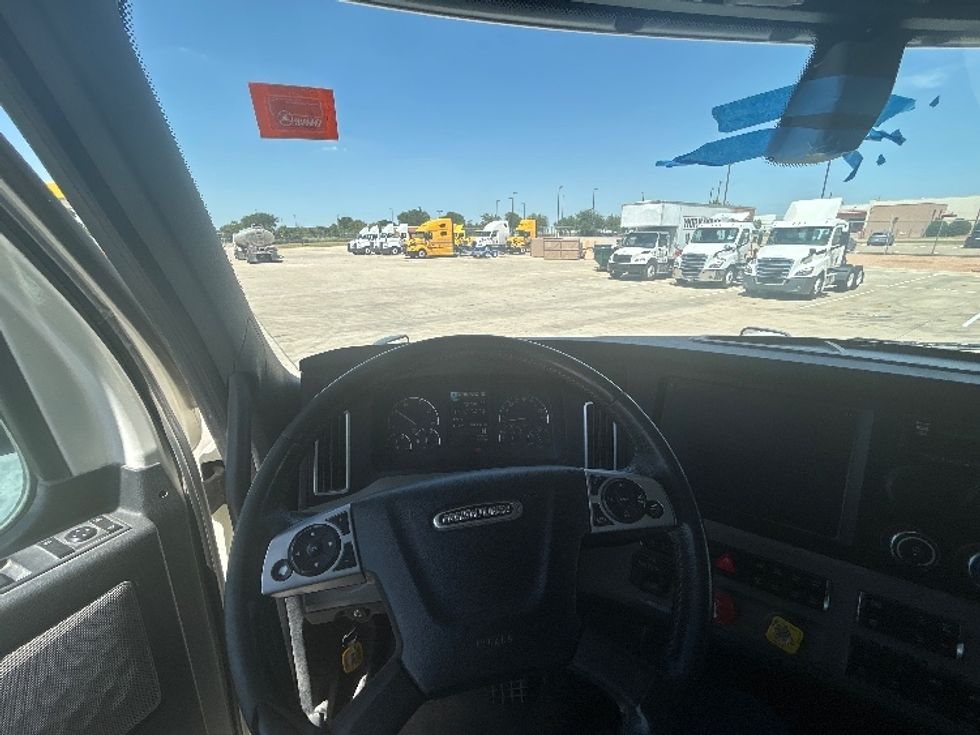 Sleeper Tractor-Heavy Duty Tractors-Freightliner-2019-T12664ST-Fort Worth-TX-281,973\n\t\tmiles-$ 78,000 - Image 10