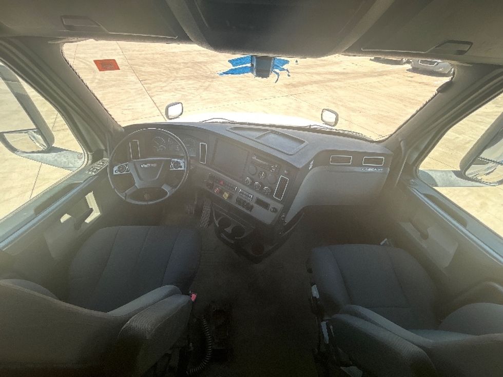 Sleeper Tractor-Heavy Duty Tractors-Freightliner-2019-T12664ST-Fort Worth-TX-281,973\n\t\tmiles-$ 78,000 - Image 11