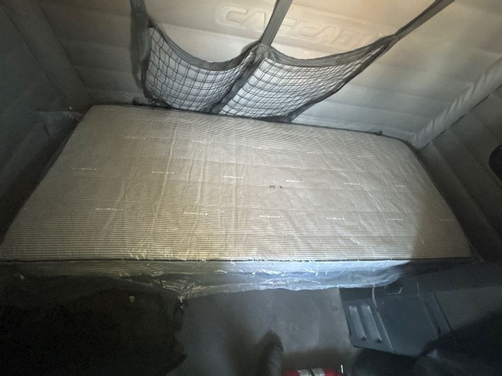 Sleeper Tractor-Heavy Duty Tractors-Freightliner-2019-T12664ST-Fort Worth-TX-281,973\n\t\tmiles-$ 78,000 - Image 15