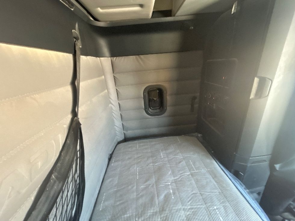 Sleeper Tractor-Heavy Duty Tractors-Freightliner-2019-T12664ST-Fort Worth-TX-281,973\n\t\tmiles-$ 78,000 - Image 16