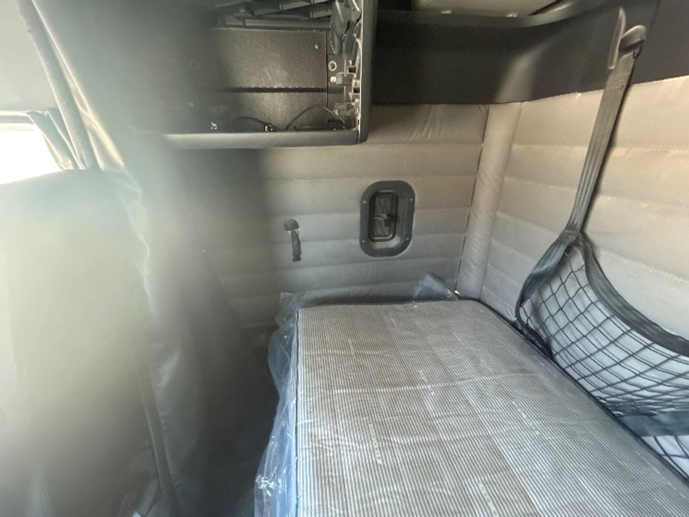 Sleeper Tractor-Heavy Duty Tractors-Freightliner-2019-T12664ST-Fort Worth-TX-281,973\n\t\tmiles-$ 78,000 - Image 17