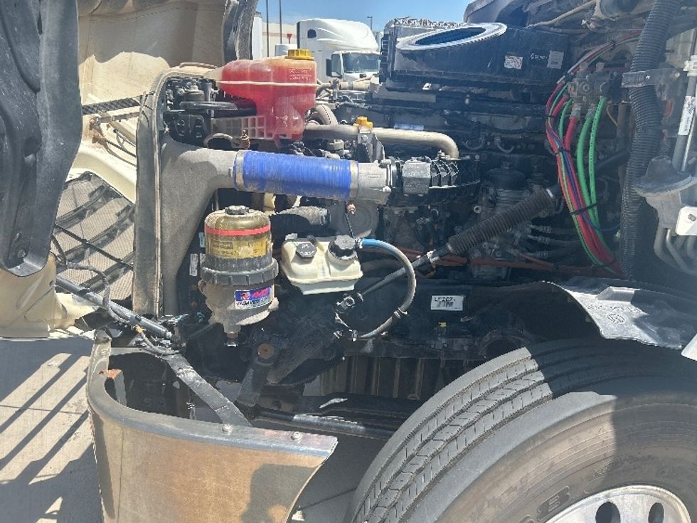 Sleeper Tractor-Heavy Duty Tractors-Freightliner-2019-T12664ST-Fort Worth-TX-281,973\n\t\tmiles-$ 78,000 - Image 19