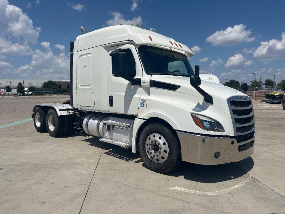Sleeper Tractor-Heavy Duty Tractors-Freightliner-2019-T12664ST-Fort Worth-TX-284,164\n\t\tmiles-$ 77,750 - Image 1