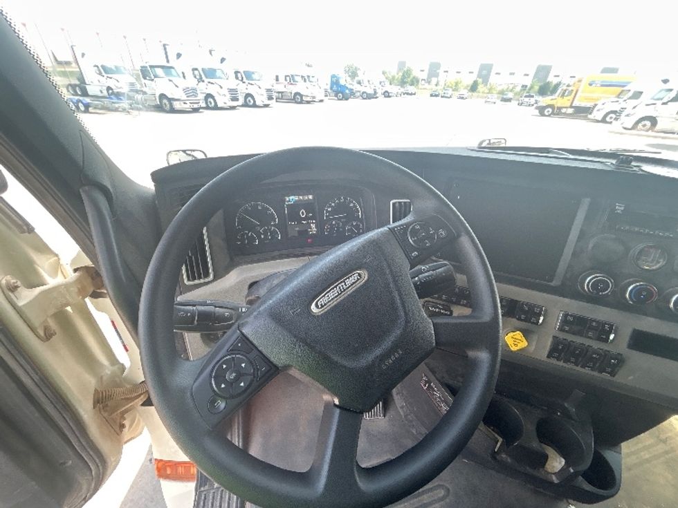 Sleeper Tractor-Heavy Duty Tractors-Freightliner-2019-T12664ST-Fort Worth-TX-284,164\n\t\tmiles-$ 77,750 - Image 11