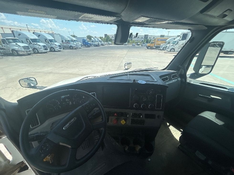 Sleeper Tractor-Heavy Duty Tractors-Freightliner-2019-T12664ST-Fort Worth-TX-284,164\n\t\tmiles-$ 77,750 - Image 12