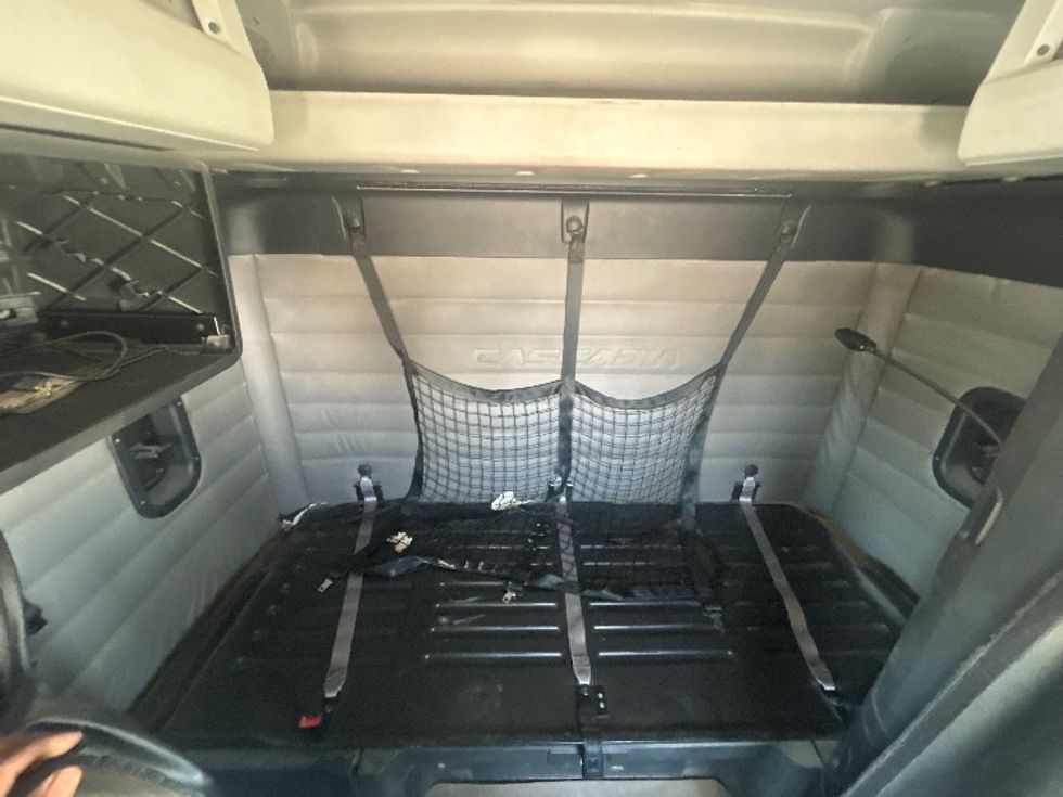 Sleeper Tractor-Heavy Duty Tractors-Freightliner-2019-T12664ST-Fort Worth-TX-284,164\n\t\tmiles-$ 77,750 - Image 16