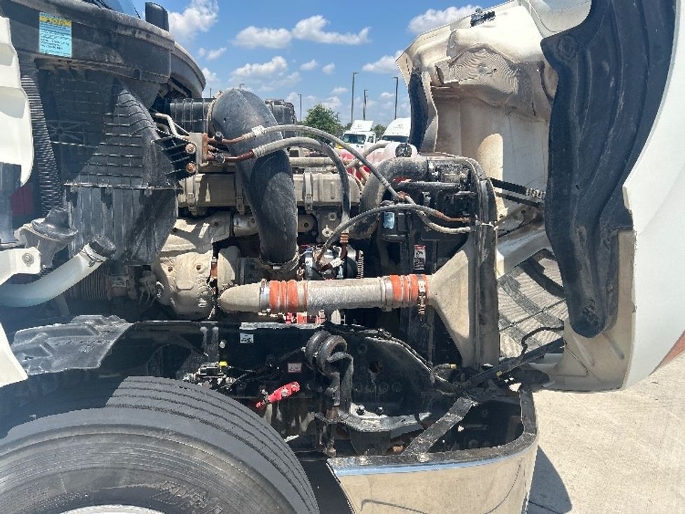 Sleeper Tractor-Heavy Duty Tractors-Freightliner-2019-T12664ST-Fort Worth-TX-284,164\n\t\tmiles-$ 77,750 - Image 19