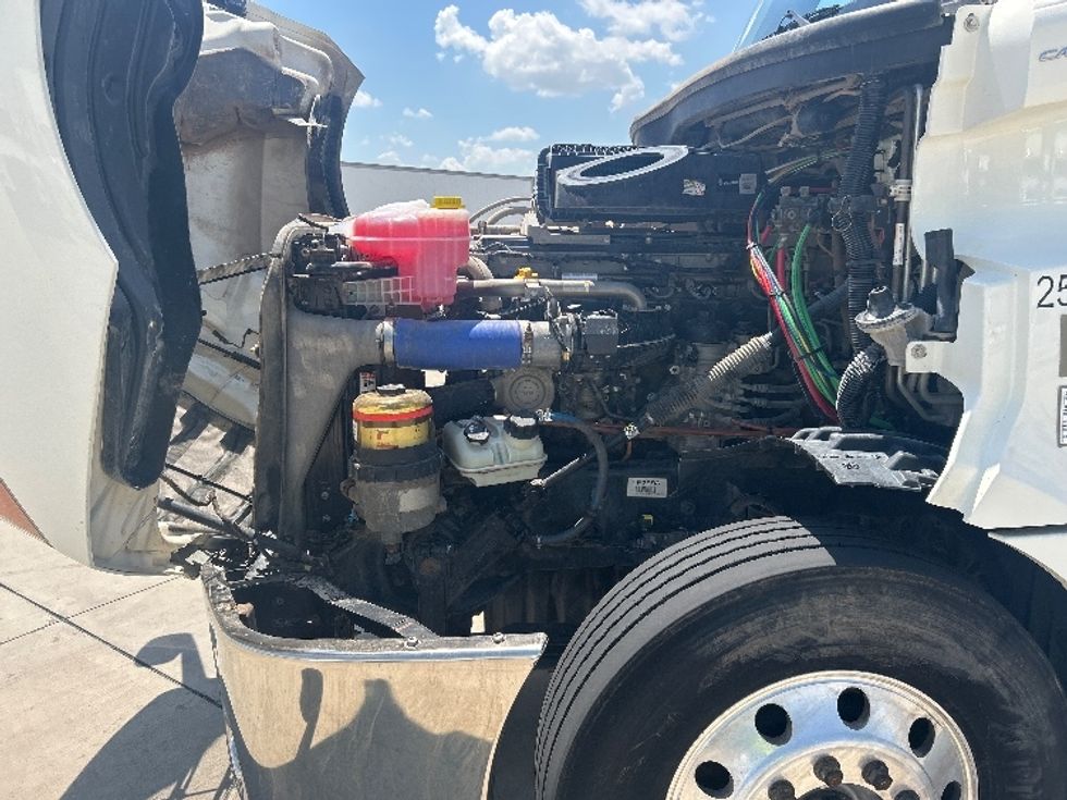 Sleeper Tractor-Heavy Duty Tractors-Freightliner-2019-T12664ST-Fort Worth-TX-284,164\n\t\tmiles-$ 77,750 - Image 20