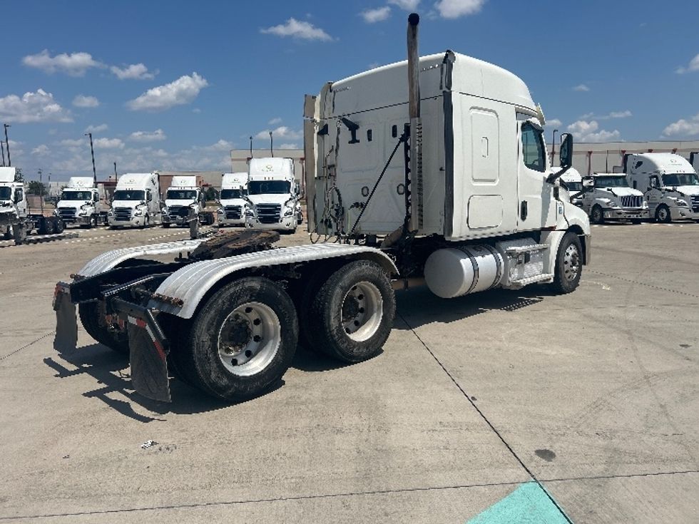 Sleeper Tractor-Heavy Duty Tractors-Freightliner-2019-T12664ST-Fort Worth-TX-284,164\n\t\tmiles-$ 77,750 - Image 7