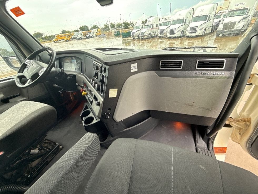 Sleeper Tractor-Heavy Duty Tractors-Freightliner-2019-T12664ST-Fort Worth-TX-297,135\n\t\tmiles-$ 76,250 - Image 13