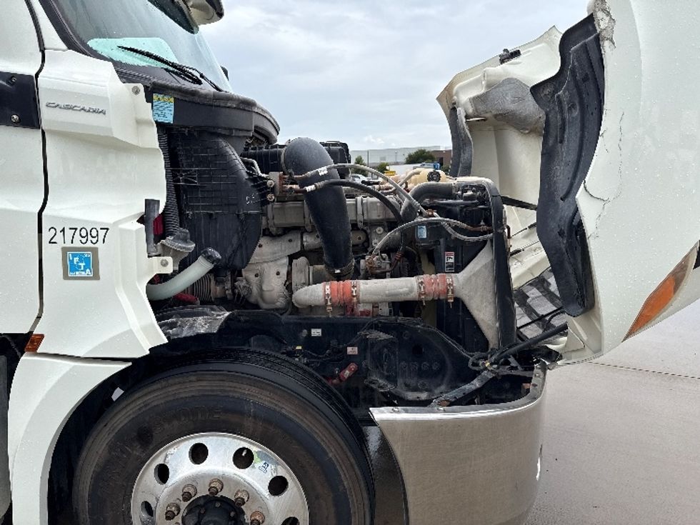 Sleeper Tractor-Heavy Duty Tractors-Freightliner-2019-T12664ST-Fort Worth-TX-297,135\n\t\tmiles-$ 76,250 - Image 18