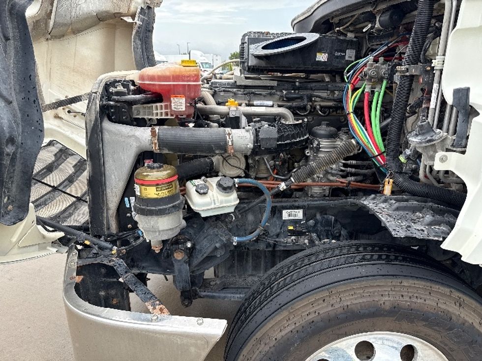 Sleeper Tractor-Heavy Duty Tractors-Freightliner-2019-T12664ST-Fort Worth-TX-297,135\n\t\tmiles-$ 76,250 - Image 19