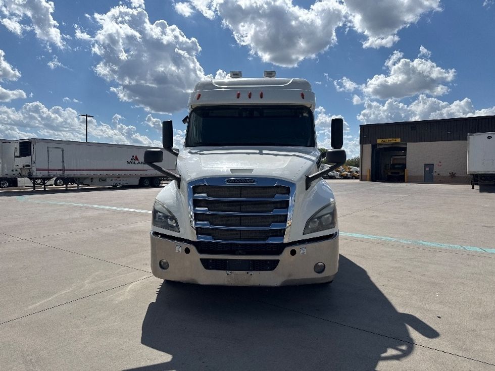 Sleeper Tractor-Heavy Duty Tractors-Freightliner-2019-T12664ST-Fort Worth-TX-297,135\n\t\tmiles-$ 76,250 - Image 2