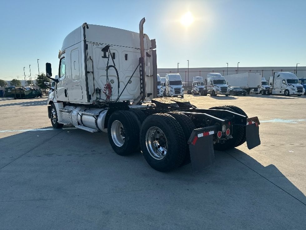 Sleeper Tractor-Heavy Duty Tractors-Freightliner-2019-T12664ST-Fort Worth-TX-297,135\n\t\tmiles-$ 76,250 - Image 5