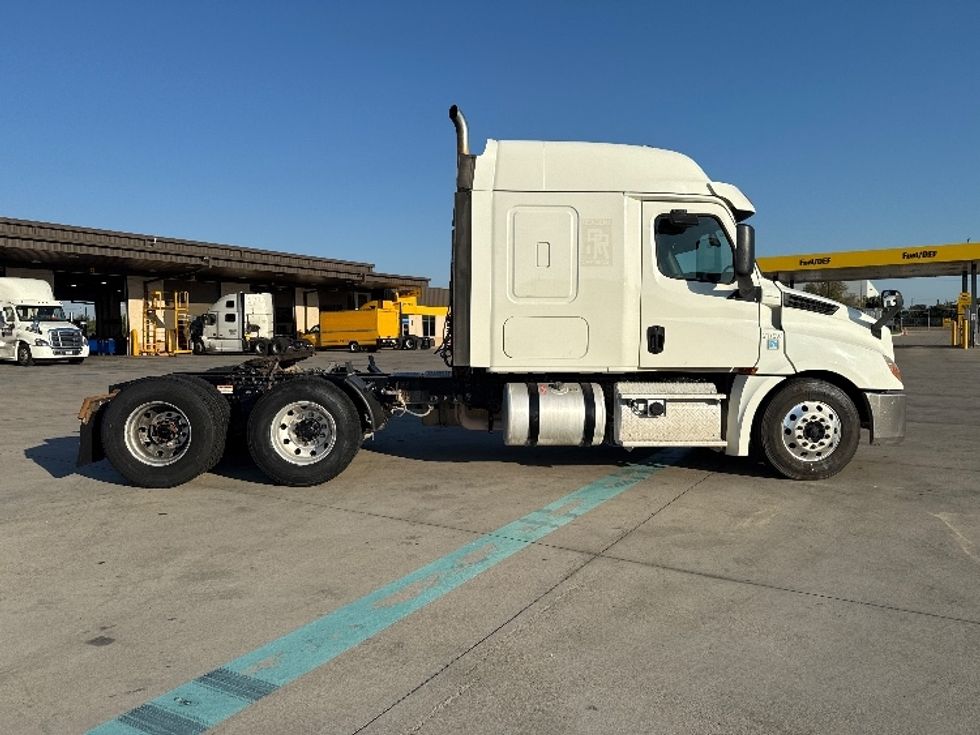 Sleeper Tractor-Heavy Duty Tractors-Freightliner-2019-T12664ST-Fort Worth-TX-297,135\n\t\tmiles-$ 76,250 - Image 8