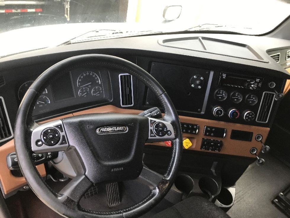 Sleeper Tractor-Heavy Duty Tractors-Freightliner-2019-T12664ST-Franklin-MA-573,191\n\t\tmiles-$ 56,000 - Image 11