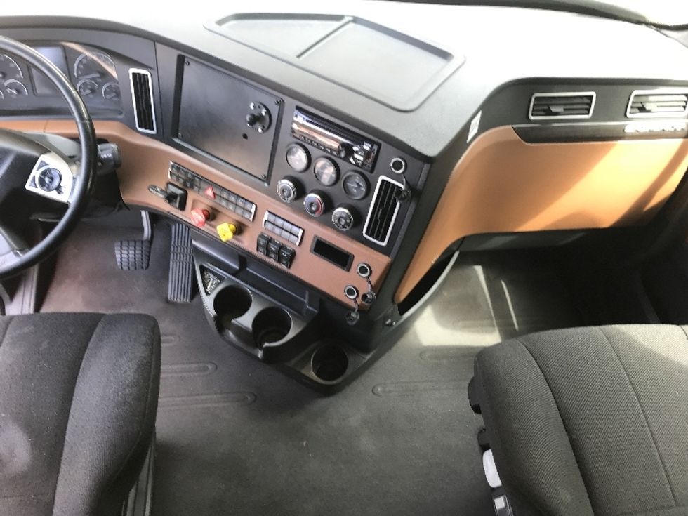 Sleeper Tractor-Heavy Duty Tractors-Freightliner-2019-T12664ST-Franklin-MA-573,191\n\t\tmiles-$ 56,000 - Image 12
