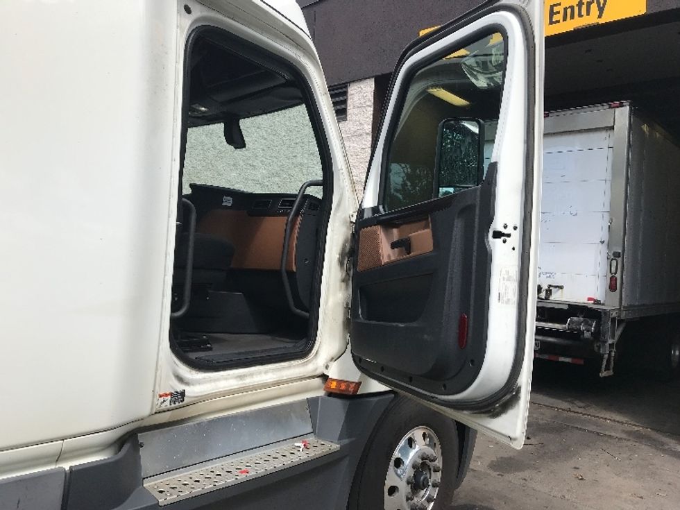 Sleeper Tractor-Heavy Duty Tractors-Freightliner-2019-T12664ST-Franklin-MA-573,191\n\t\tmiles-$ 56,000 - Image 13