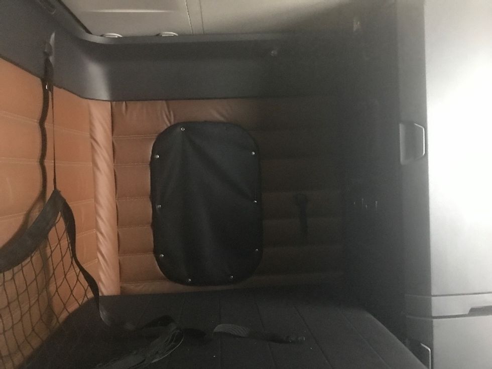 Sleeper Tractor-Heavy Duty Tractors-Freightliner-2019-T12664ST-Franklin-MA-573,191\n\t\tmiles-$ 56,000 - Image 18