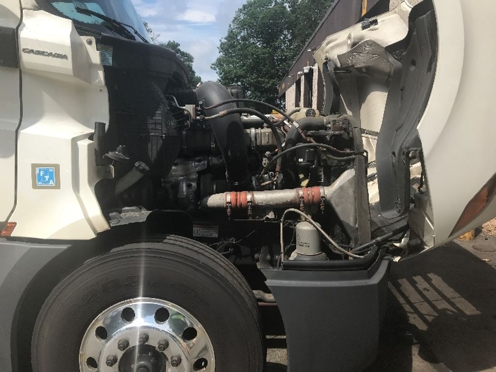 Sleeper Tractor-Heavy Duty Tractors-Freightliner-2019-T12664ST-Franklin-MA-573,191\n\t\tmiles-$ 56,000 - Image 20