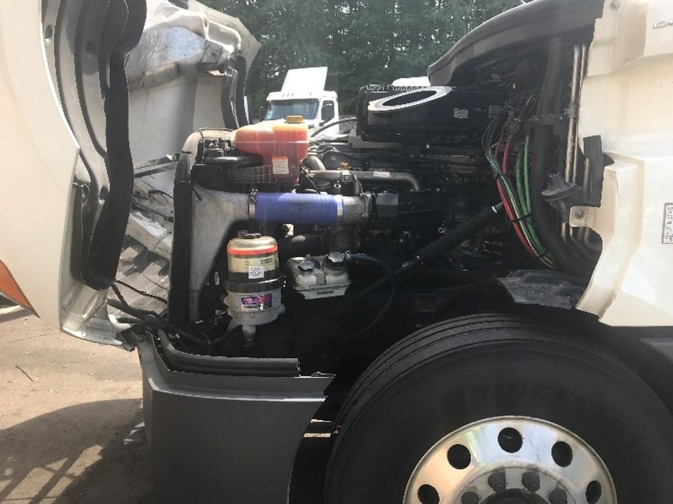 Sleeper Tractor-Heavy Duty Tractors-Freightliner-2019-T12664ST-Franklin-MA-573,191\n\t\tmiles-$ 56,000 - Image 21