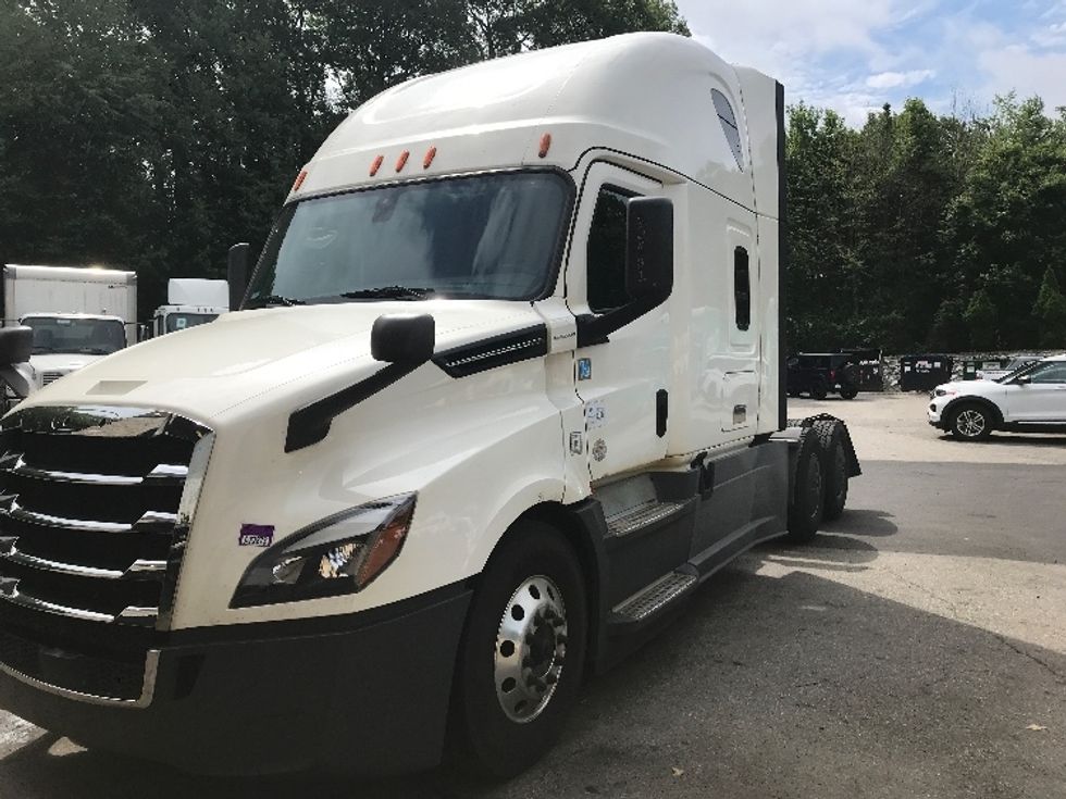 Sleeper Tractor-Heavy Duty Tractors-Freightliner-2019-T12664ST-Franklin-MA-573,191\n\t\tmiles-$ 56,000 - Image 3