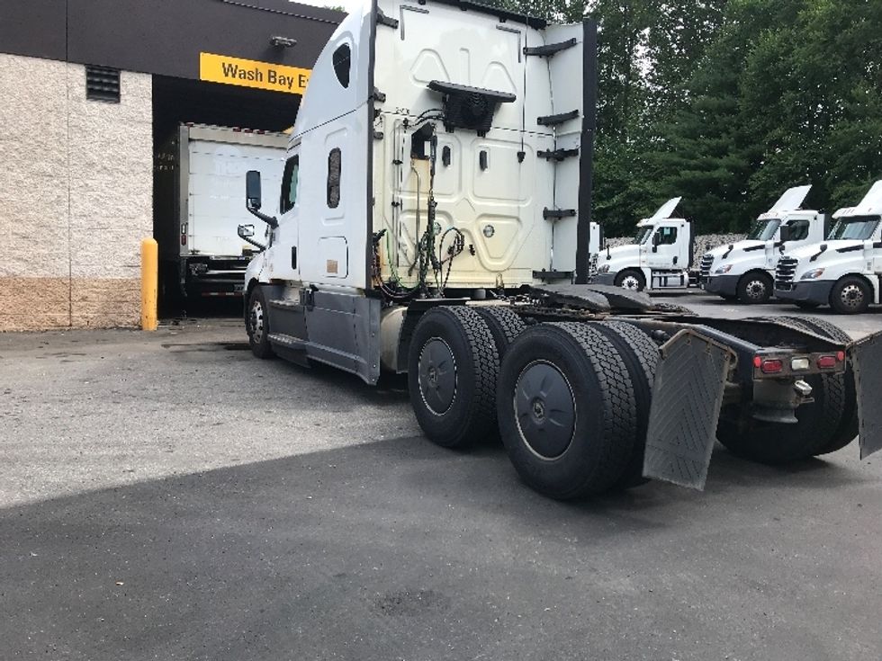 Sleeper Tractor-Heavy Duty Tractors-Freightliner-2019-T12664ST-Franklin-MA-573,191\n\t\tmiles-$ 56,000 - Image 5