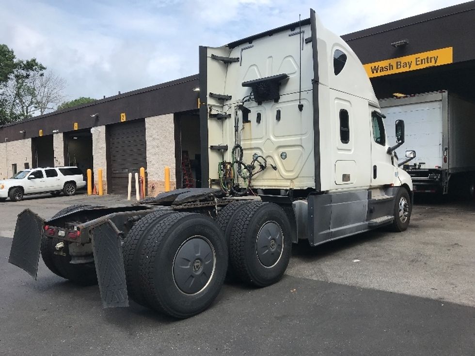Sleeper Tractor-Heavy Duty Tractors-Freightliner-2019-T12664ST-Franklin-MA-573,191\n\t\tmiles-$ 56,000 - Image 7