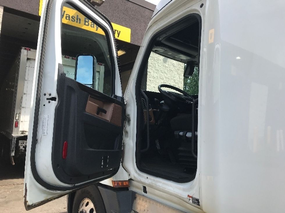 Sleeper Tractor-Heavy Duty Tractors-Freightliner-2019-T12664ST-Franklin-MA-573,191\n\t\tmiles-$ 56,000 - Image 9