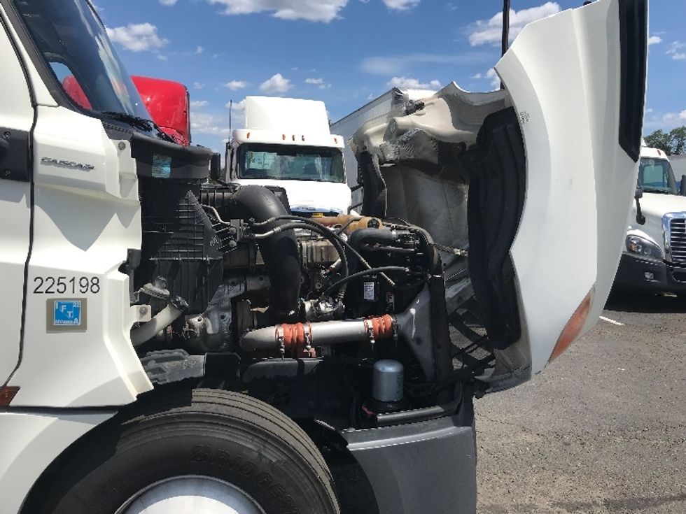 Sleeper Tractor-Heavy Duty Tractors-Freightliner-2019-T12664ST-Fresno-CA-587,174\n\t\tmiles-$ 53,000 - Image 20