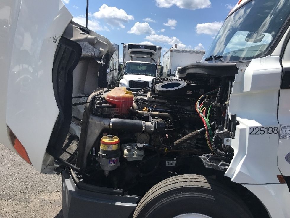 Sleeper Tractor-Heavy Duty Tractors-Freightliner-2019-T12664ST-Fresno-CA-587,174\n\t\tmiles-$ 53,000 - Image 21