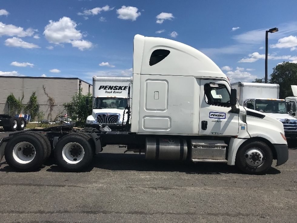 Sleeper Tractor-Heavy Duty Tractors-Freightliner-2019-T12664ST-Fresno-CA-587,174\n\t\tmiles-$ 53,000 - Image 8