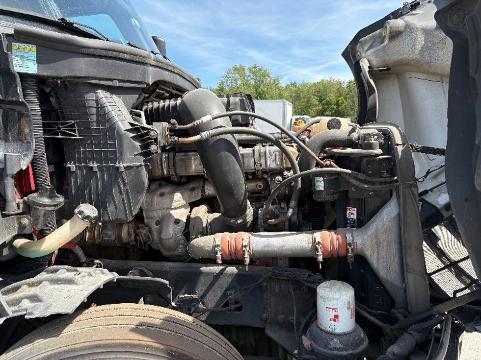 Sleeper Tractor-Heavy Duty Tractors-Freightliner-2019-T12664ST-Gansevoort-NY-742,584\n\t\tmiles-$ 43,250 - Image 20