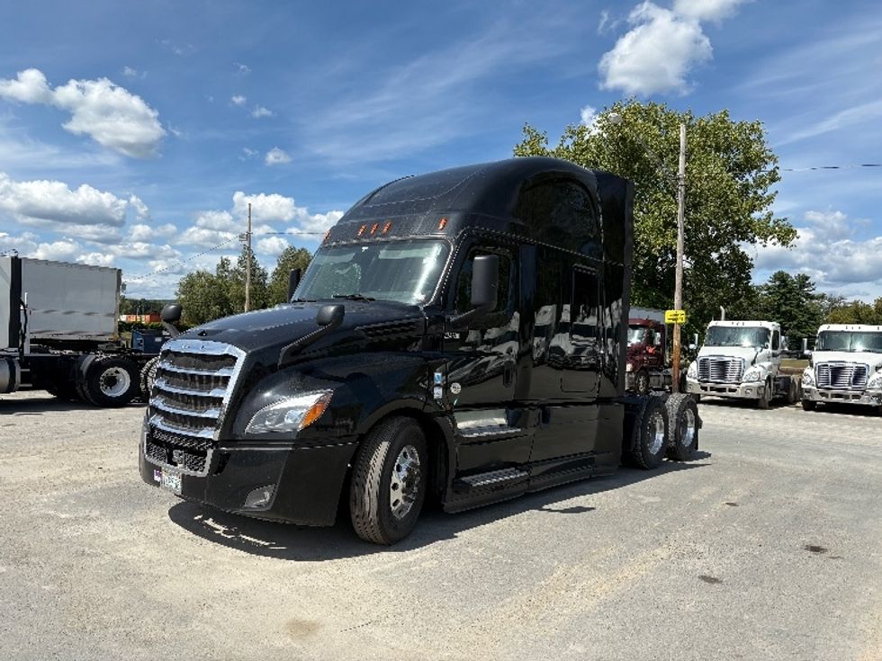 Sleeper Tractor-Heavy Duty Tractors-Freightliner-2019-T12664ST-Gansevoort-NY-742,584\n\t\tmiles-$ 43,250 - Image 3
