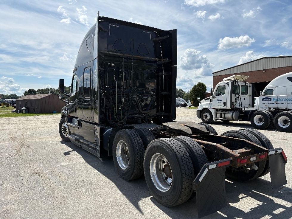 Sleeper Tractor-Heavy Duty Tractors-Freightliner-2019-T12664ST-Gansevoort-NY-742,584\n\t\tmiles-$ 43,250 - Image 5