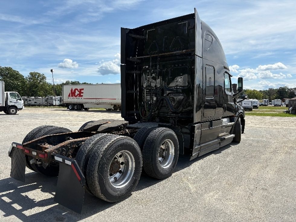 Sleeper Tractor-Heavy Duty Tractors-Freightliner-2019-T12664ST-Gansevoort-NY-742,584\n\t\tmiles-$ 43,250 - Image 7