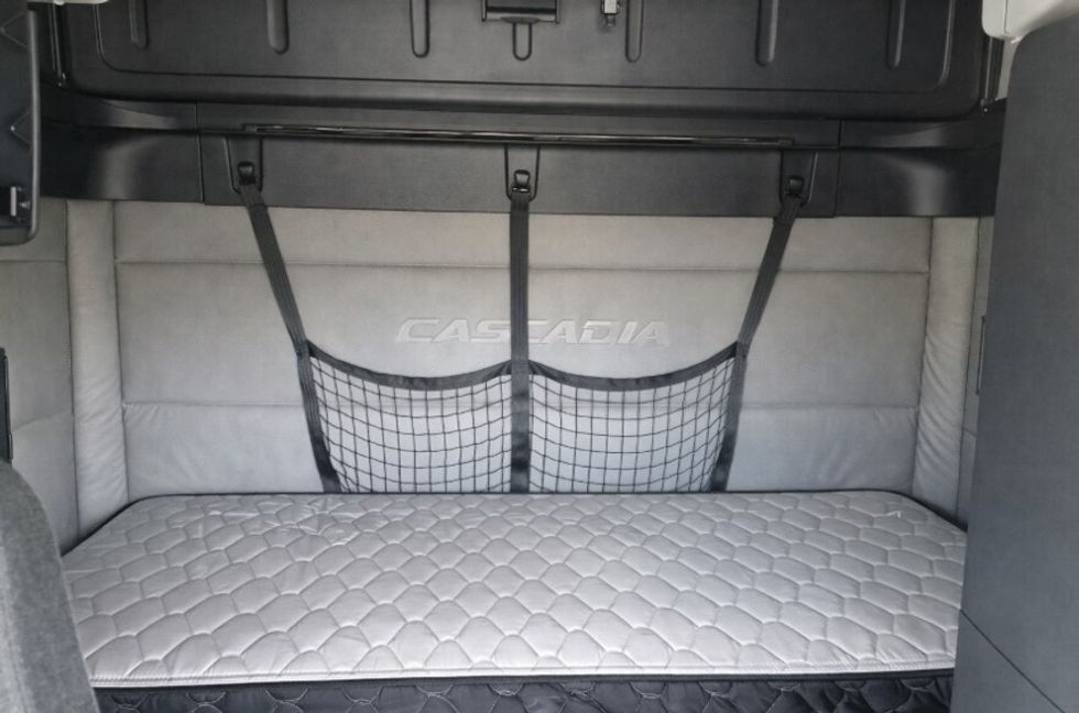 Sleeper Tractor-Heavy Duty Tractors-Freightliner-2019-T12664ST-Garden City-GA-650,705\n\t\tmiles-$ 44,000 - Image 16