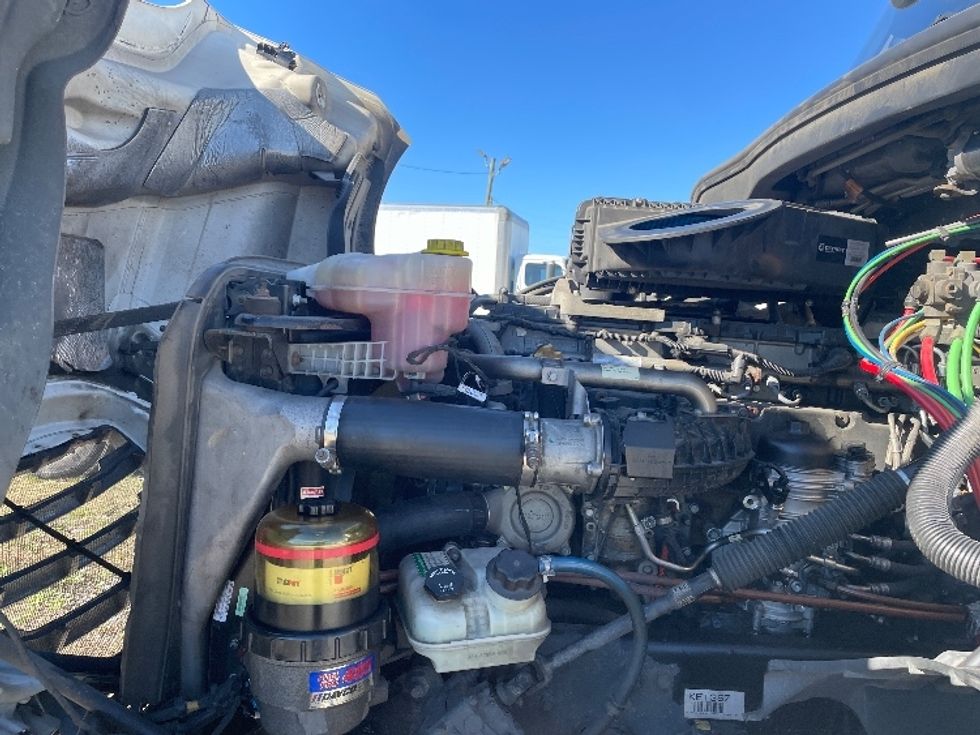 Sleeper Tractor-Heavy Duty Tractors-Freightliner-2019-T12664ST-Garden City-GA-650,705\n\t\tmiles-$ 44,000 - Image 18