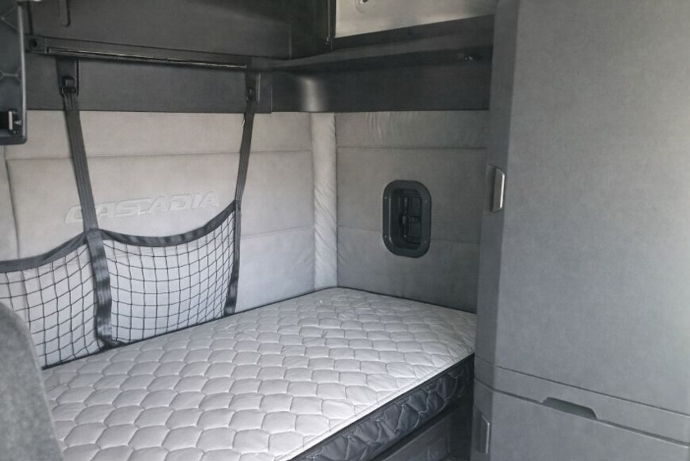 Sleeper Tractor-Heavy Duty Tractors-Freightliner-2019-T12664ST-Garden City-GA-650,705\n\t\tmiles-$ 44,000 - Image 24