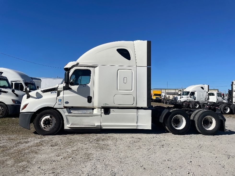 Sleeper Tractor-Heavy Duty Tractors-Freightliner-2019-T12664ST-Garden City-GA-650,705\n\t\tmiles-$ 44,000 - Image 4