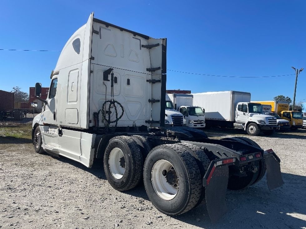 Sleeper Tractor-Heavy Duty Tractors-Freightliner-2019-T12664ST-Garden City-GA-650,705\n\t\tmiles-$ 44,000 - Image 5