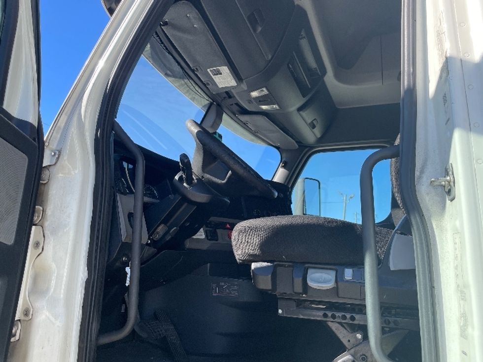 Sleeper Tractor-Heavy Duty Tractors-Freightliner-2019-T12664ST-Garden City-GA-650,705\n\t\tmiles-$ 44,000 - Image 9