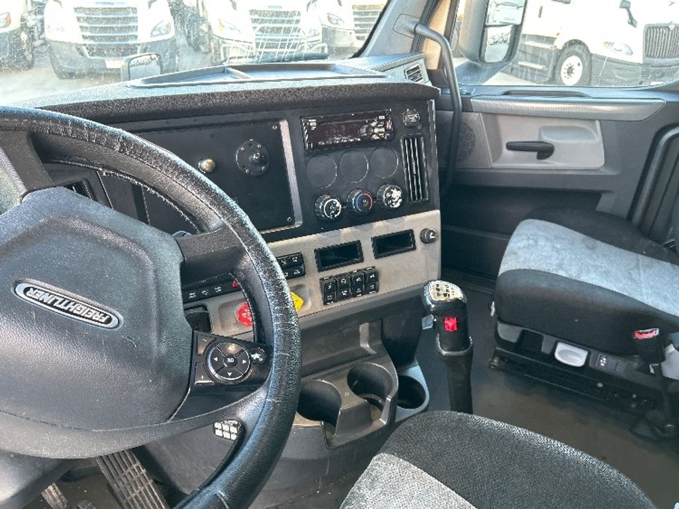 Sleeper Tractor-Heavy Duty Tractors-Freightliner-2019-T12664ST-Greeley-CO-388,642\n\t\tmiles-$ 70,250 - Image 10