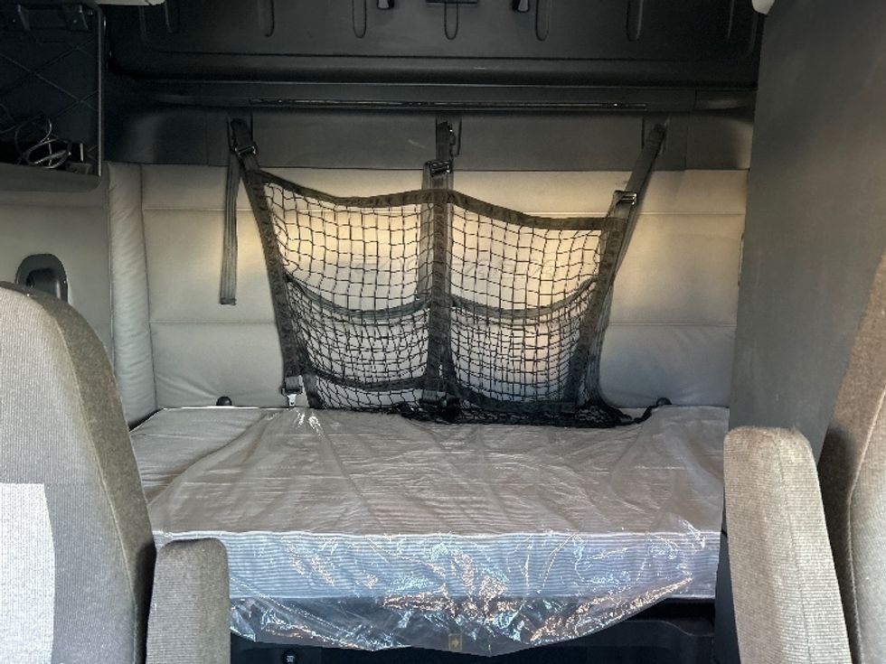 Sleeper Tractor-Heavy Duty Tractors-Freightliner-2019-T12664ST-Greeley-CO-388,642\n\t\tmiles-$ 70,250 - Image 16