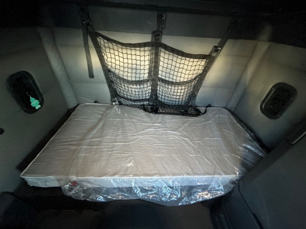 Sleeper Tractor-Heavy Duty Tractors-Freightliner-2019-T12664ST-Greeley-CO-388,642\n\t\tmiles-$ 70,250 - Image 17