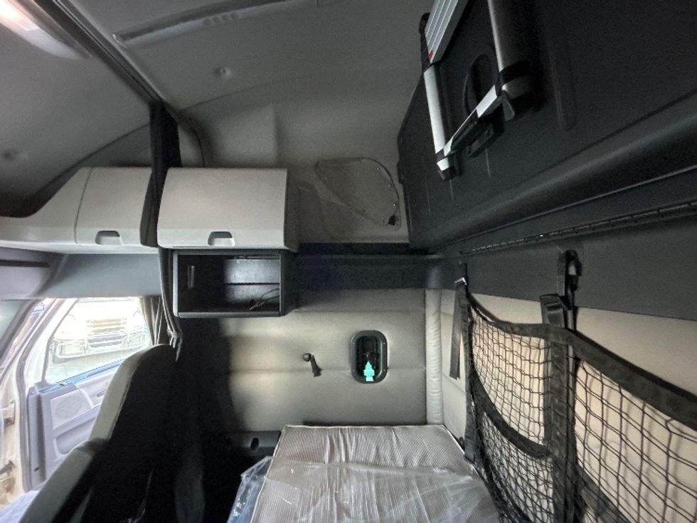 Sleeper Tractor-Heavy Duty Tractors-Freightliner-2019-T12664ST-Greeley-CO-388,642\n\t\tmiles-$ 70,250 - Image 19