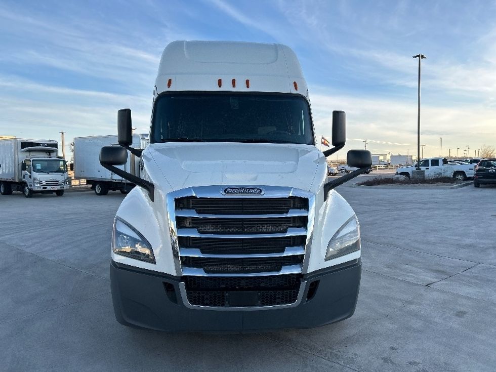 Sleeper Tractor-Heavy Duty Tractors-Freightliner-2019-T12664ST-Greeley-CO-388,642\n\t\tmiles-$ 70,250 - Image 2