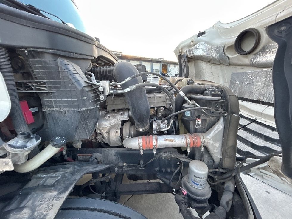 Sleeper Tractor-Heavy Duty Tractors-Freightliner-2019-T12664ST-Greeley-CO-388,642\n\t\tmiles-$ 70,250 - Image 20