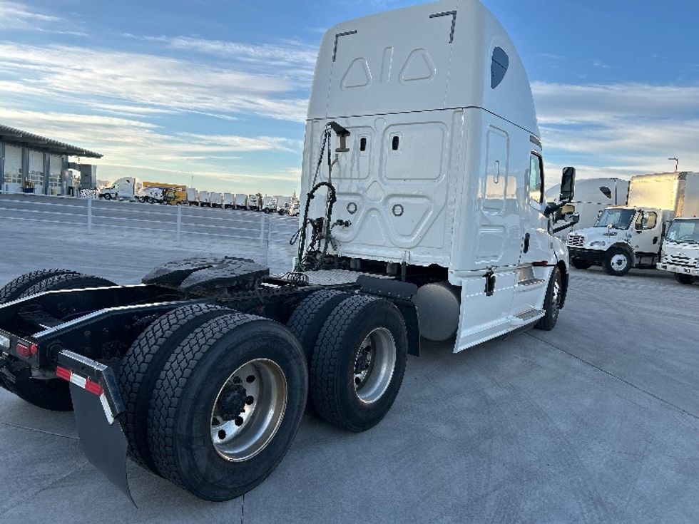 Sleeper Tractor-Heavy Duty Tractors-Freightliner-2019-T12664ST-Greeley-CO-388,642\n\t\tmiles-$ 70,250 - Image 7