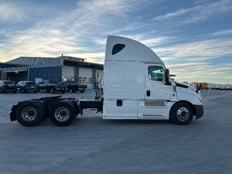 Sleeper Tractor-Heavy Duty Tractors-Freightliner-2019-T12664ST-Greeley-CO-388,642\n\t\tmiles-$ 70,250 - Image 8